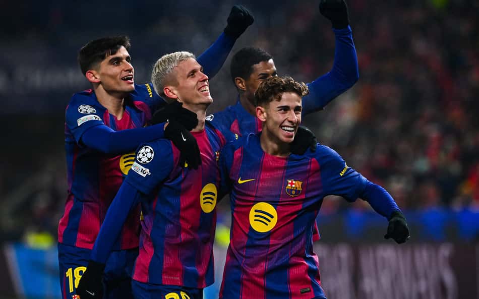 Dani Olmo comemora gol do Barcelona sobre o Slavia Praga, pela Champions League