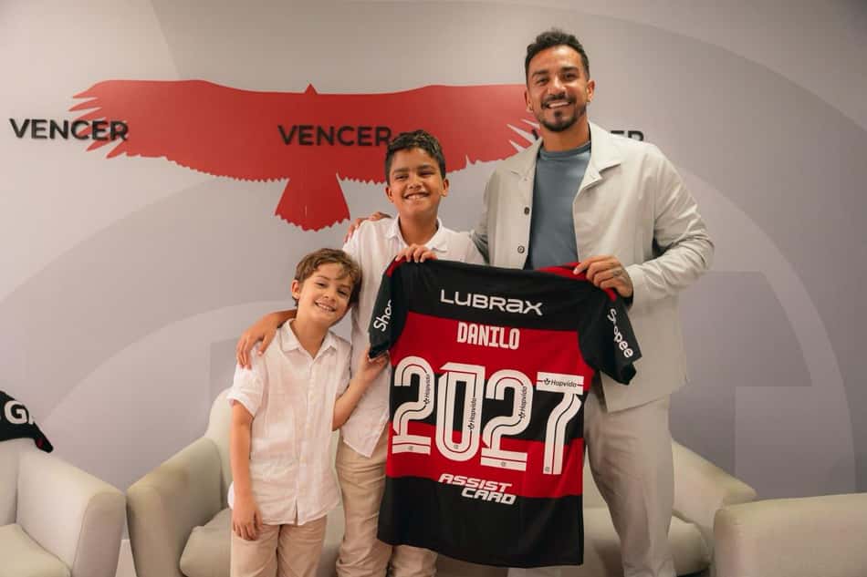Danilo renova com o Flamengo