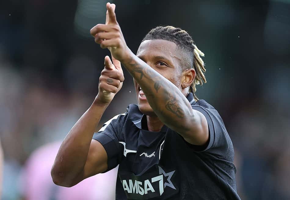 Danilo comemora o gol de empate do Botafogo contra o Coritiba