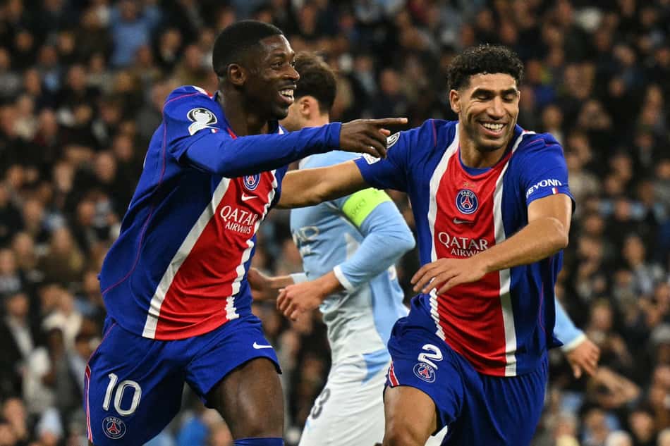 Dembélé comemora ao lado de Hakimi gol marcado pelo PSG sobre o Manchester City, na Champions League