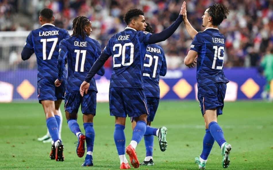 Doue (C) comemora o gol de empate da França contra a Bélgica