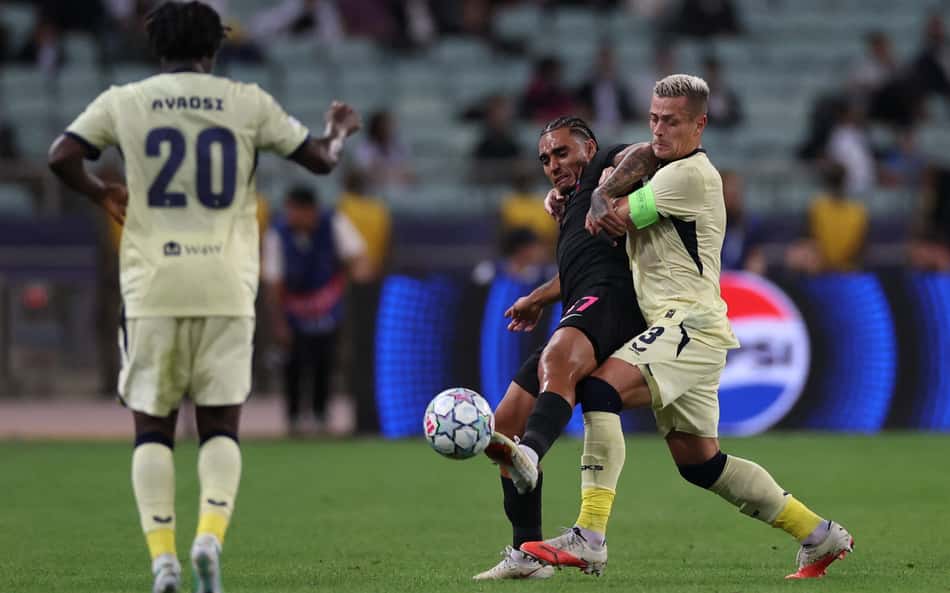Du Queiroz em ação pelo Sabah FK