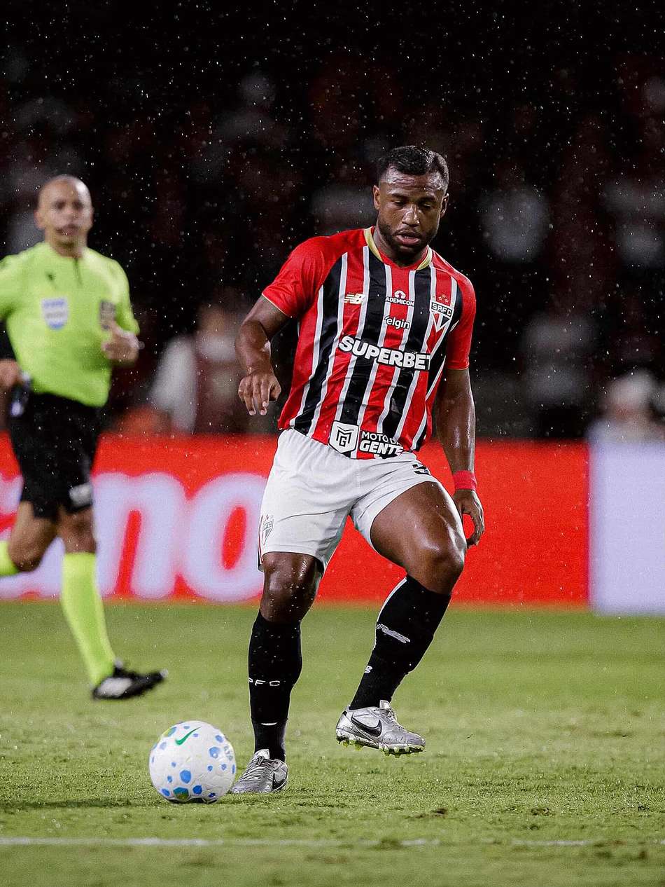 Durante o programa esportivo, o ex-São Paulo revelou momentos de dificuldade na carreira (Foto: Reprodução/Instagram)