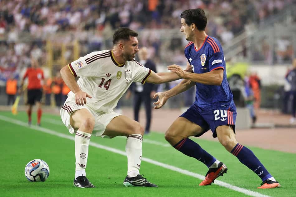 Laporte sendo driblado em Croácia x Espanha