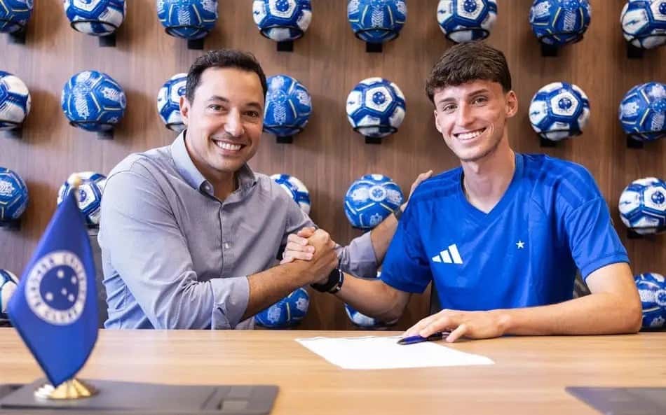Eduardo Pape renovando contrato