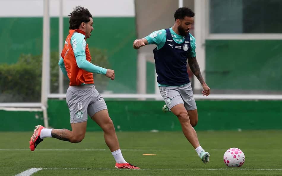 Elenco do Palmeiras durante treinamento