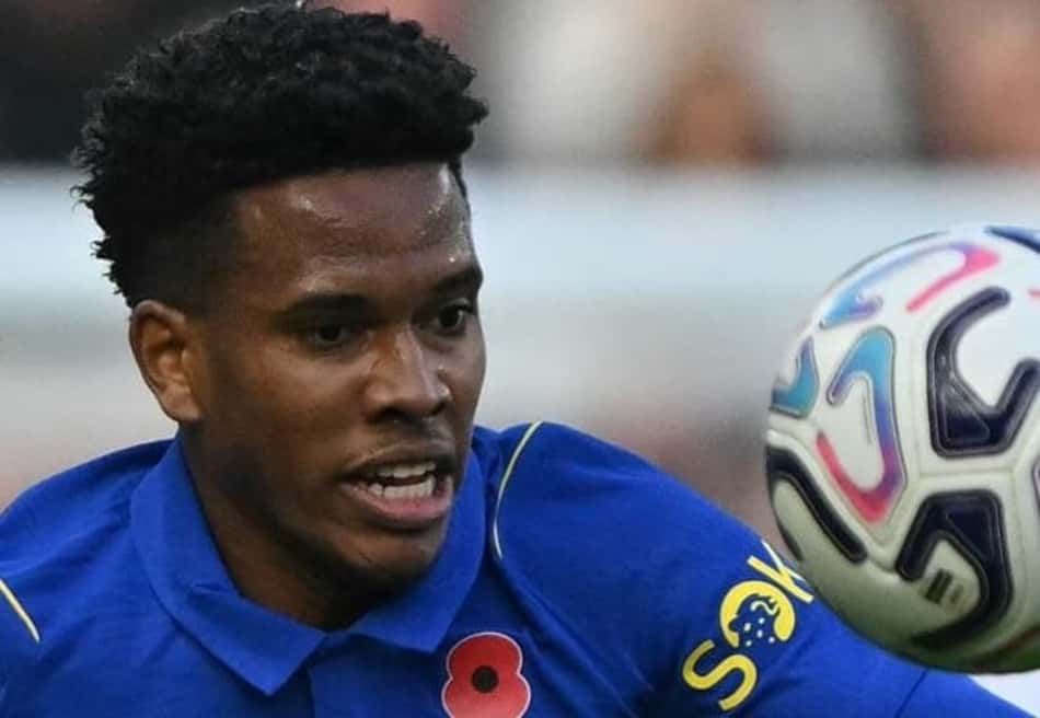 Estêvão domina a bola na vitória do Chelsea sobre o Manchester United