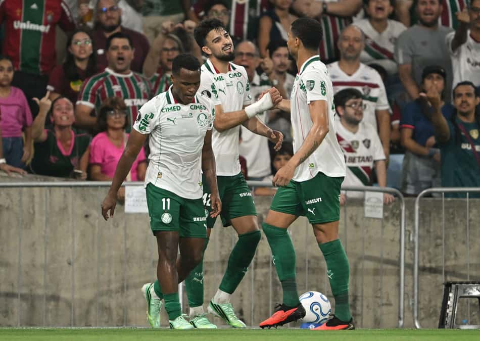 Time do Palmeiras comemorando