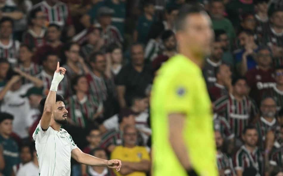 Falha de Fábio em Fluminense x Palmeiras irrita torcedores: 'Bizarro'