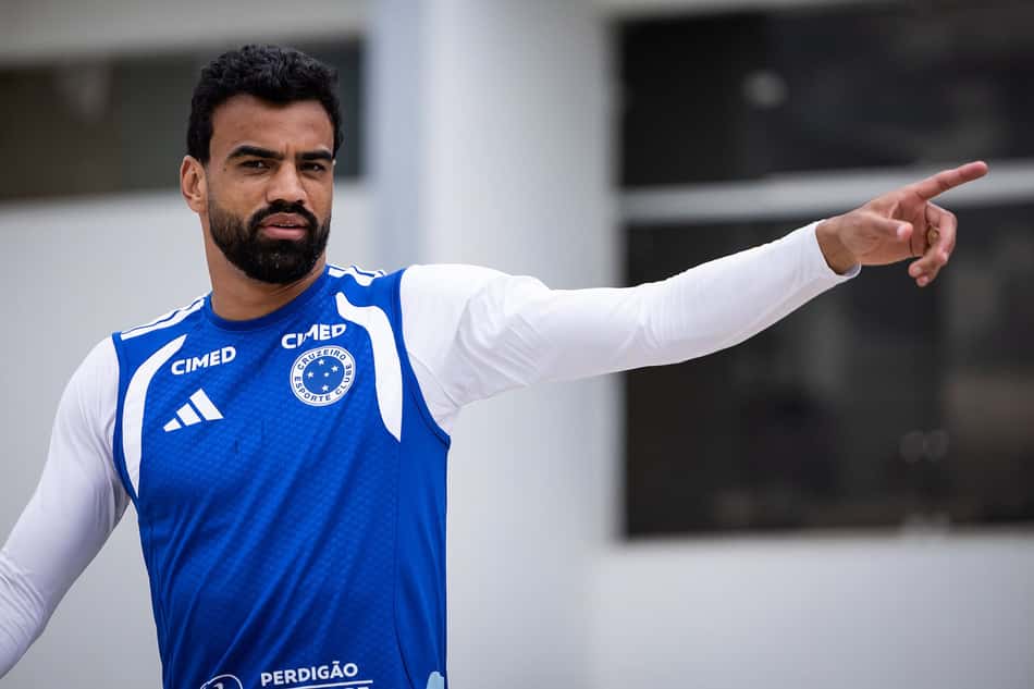Fabrício Bruno em treino na Toca 2, na véspera do pré-jogo Cruzeiro x Remo.