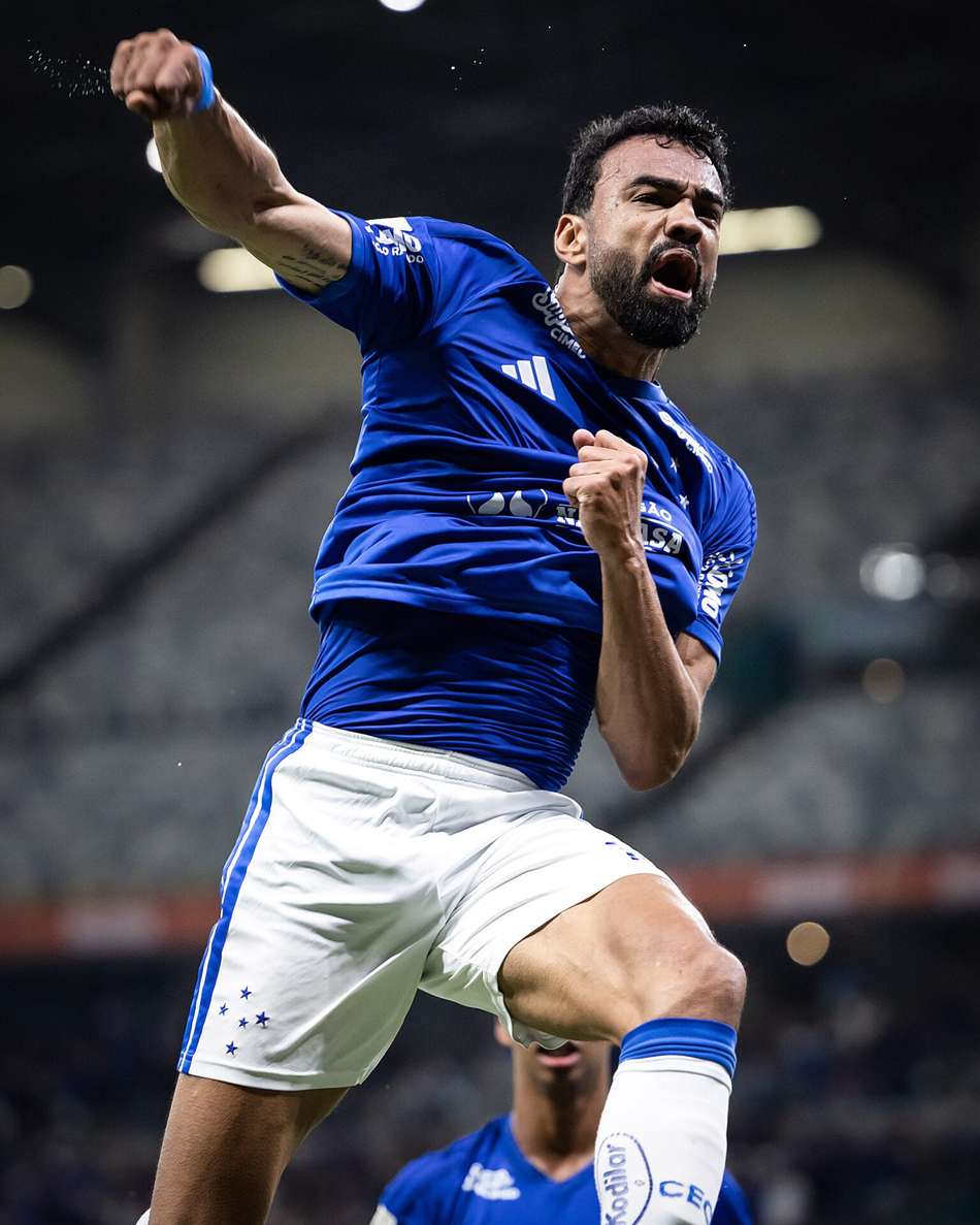 Fabrício Bruno comemora gol