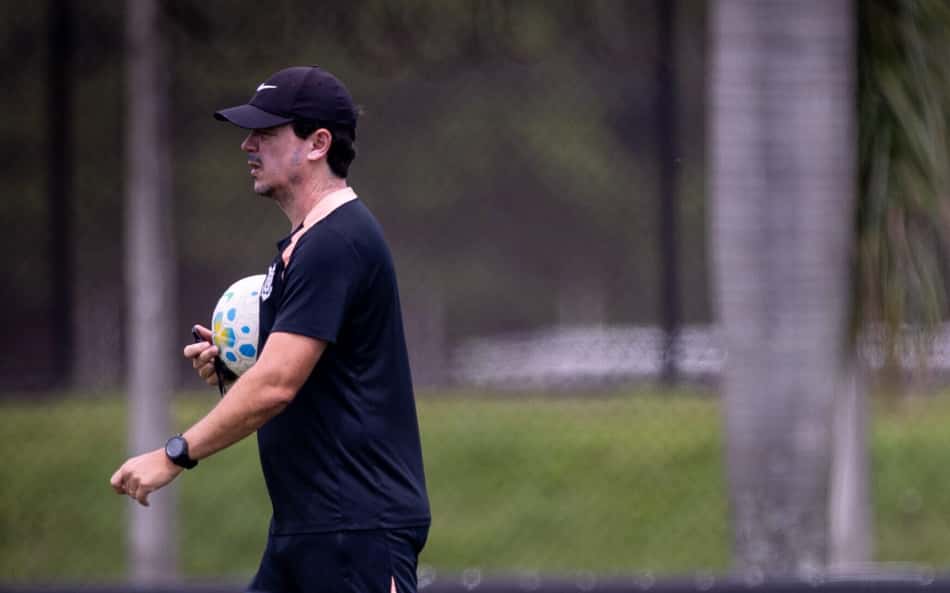Diniz faz testes no Corinthians antes de duelo decisivo contra o Internacional