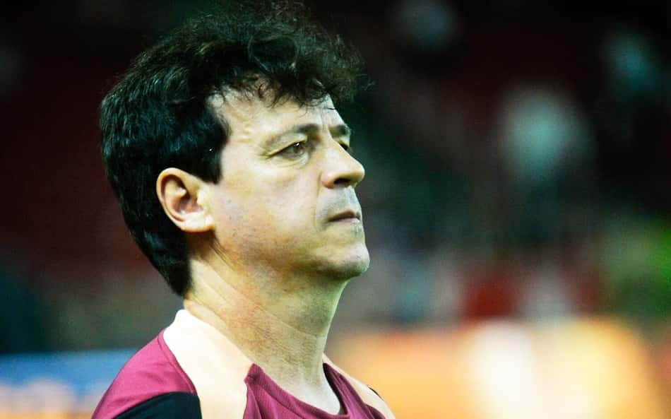 Fernando Diniz à beira do campo em Corinthians x Internacional