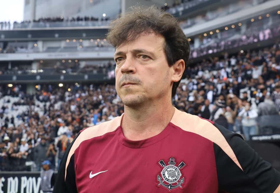 Fernando Diniz durante trabalho no Corinthians