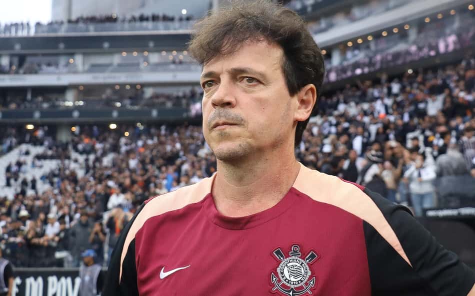 Fernando Diniz durante trabalho no Corinthians