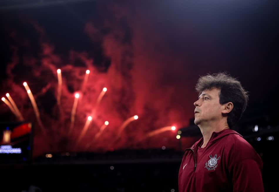 Fernando Diniz, técnico do Corinthians, na derrota para o Estudiantes