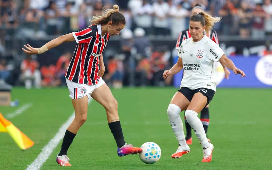 São Paulo pode encerrar sequência histórica do Corinthians no Brasileirão Feminino