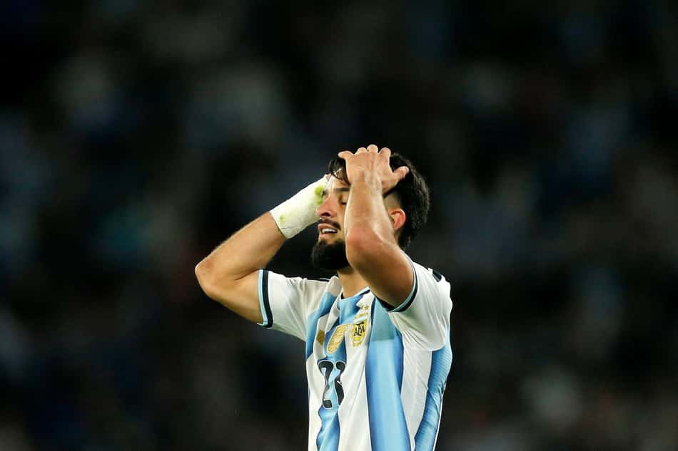 Flaco López põe as mãos na cabeça no amistoso entre Argentina e Bolívia