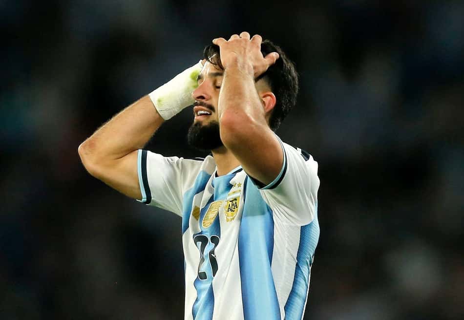Flaco López põe as mãos na cabeça no amistoso entre Argentina e Bolívia