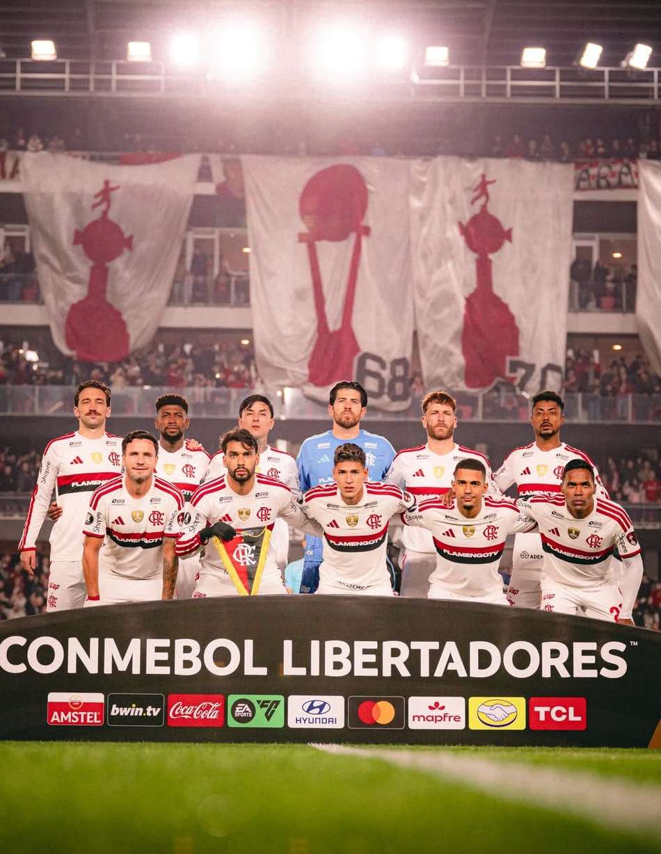 Jogadores do Flamengo contra o Estudiantes