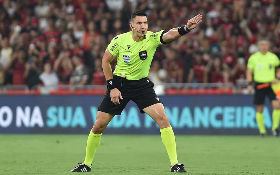 Flamengo x Fluminense: dublagem revela conversa em lance polêmico