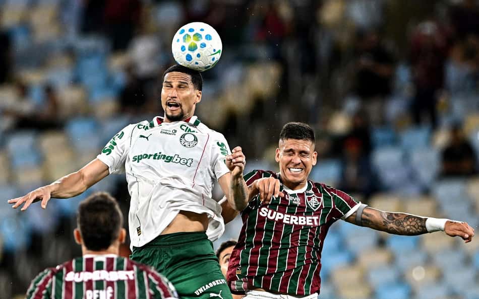 Fluminense e Palmeiras se enfrentando pelo Campeonato Brasileiro