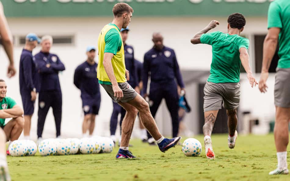 Jogadores do Fluminense em treino no CT Carlos Castilho