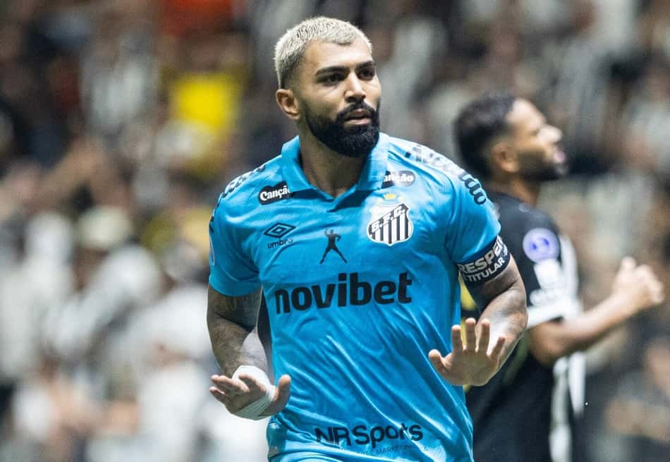 Gabigol celebra gol diante do Atlético na Sul-Americana Reinaldo Campos Santos