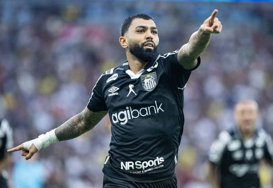 Gabigol celebra o primeiro gol do Santos sobre o Fluminense