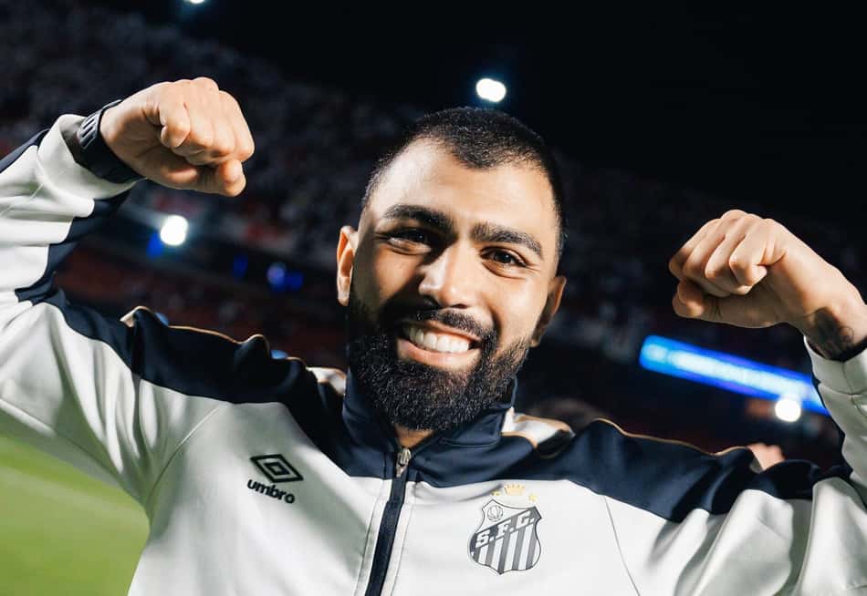 Gabigol comemora a vitória do Santos sobre o São Paulo