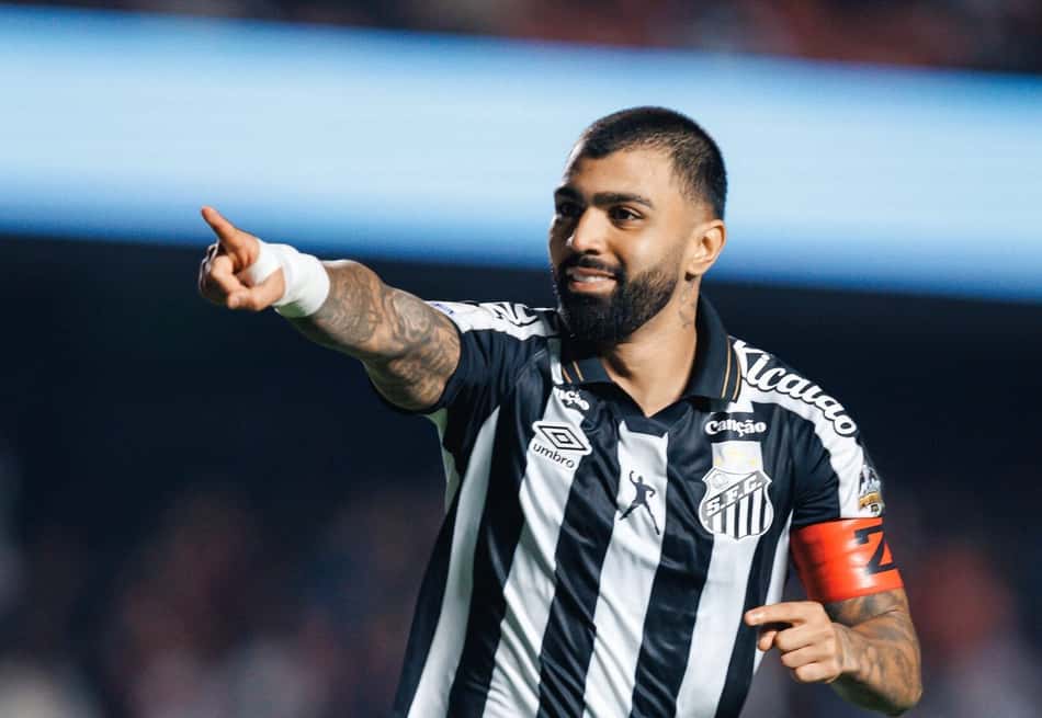 Gabigol comemora um dos gols da vitória do Santos sobre o São Paulo