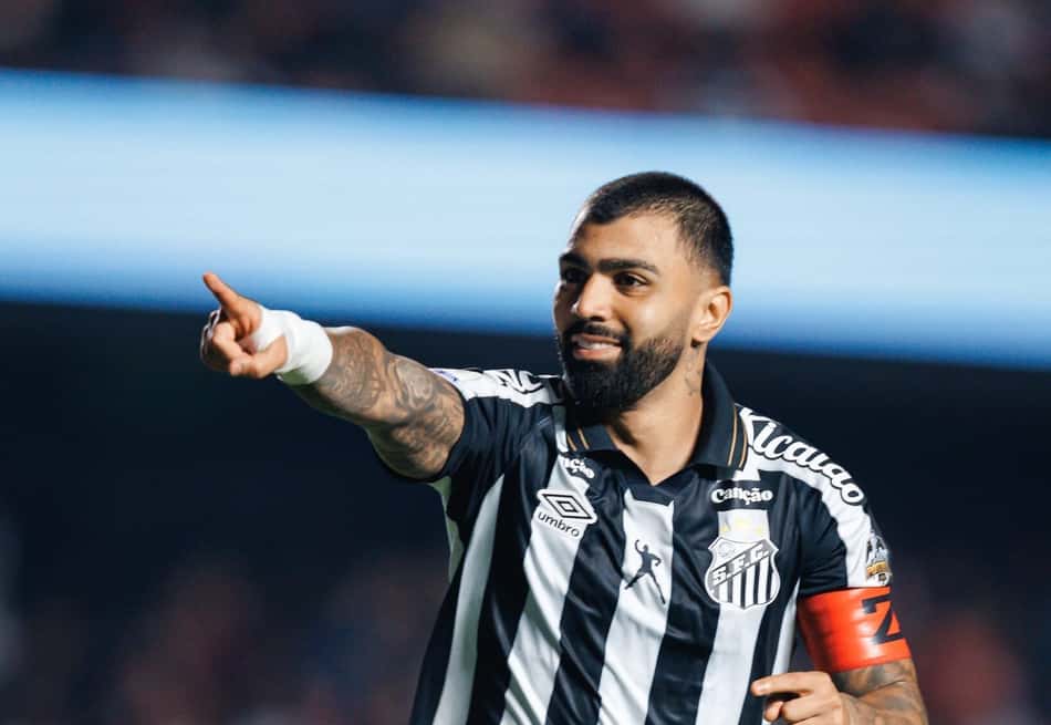 Gabigol comemora um dos gols da vitória do Santos sobre o São Paulo
