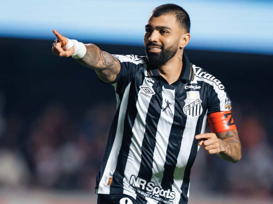 Gabigol comemora um dos gols da vitória do Santos sobre o São Paulo