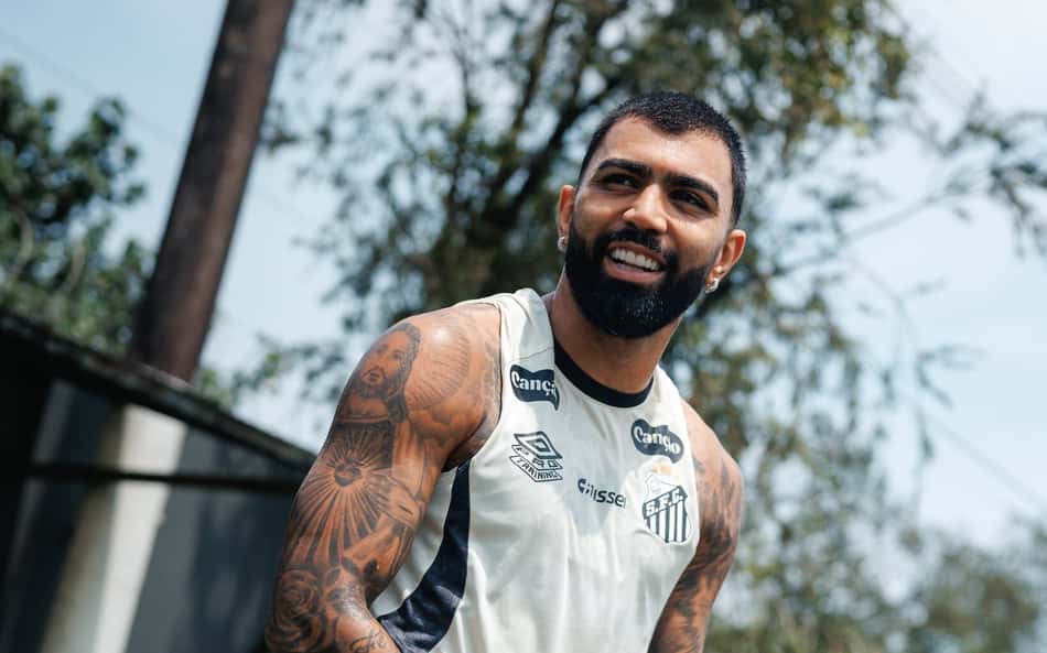 Gabigol sorri em treino do Santos Raul Baretta Santos FC