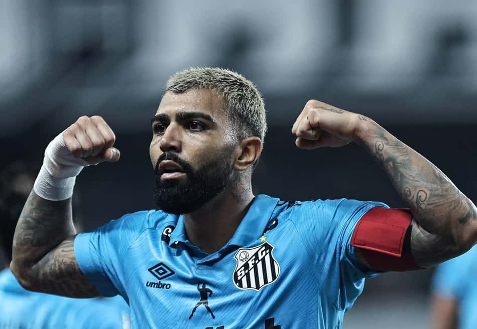Gabigol comemora gol na vitória do Santos sobre o Remo