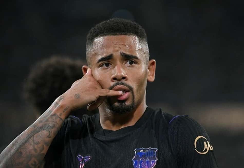 Gabriel Jesus celebra gol pelo Barcelona