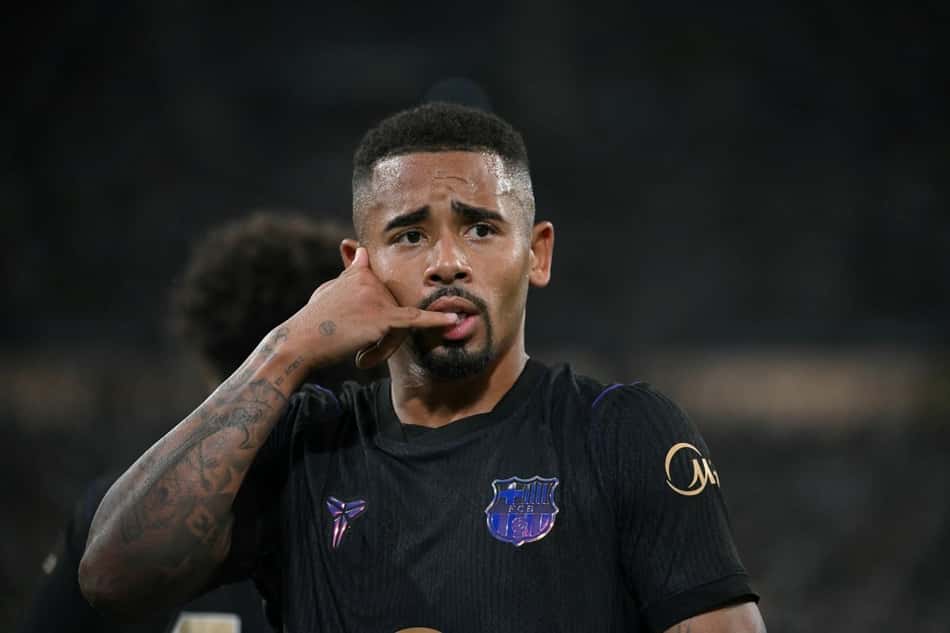 Gabriel Jesus celebra gol pelo Barcelona
