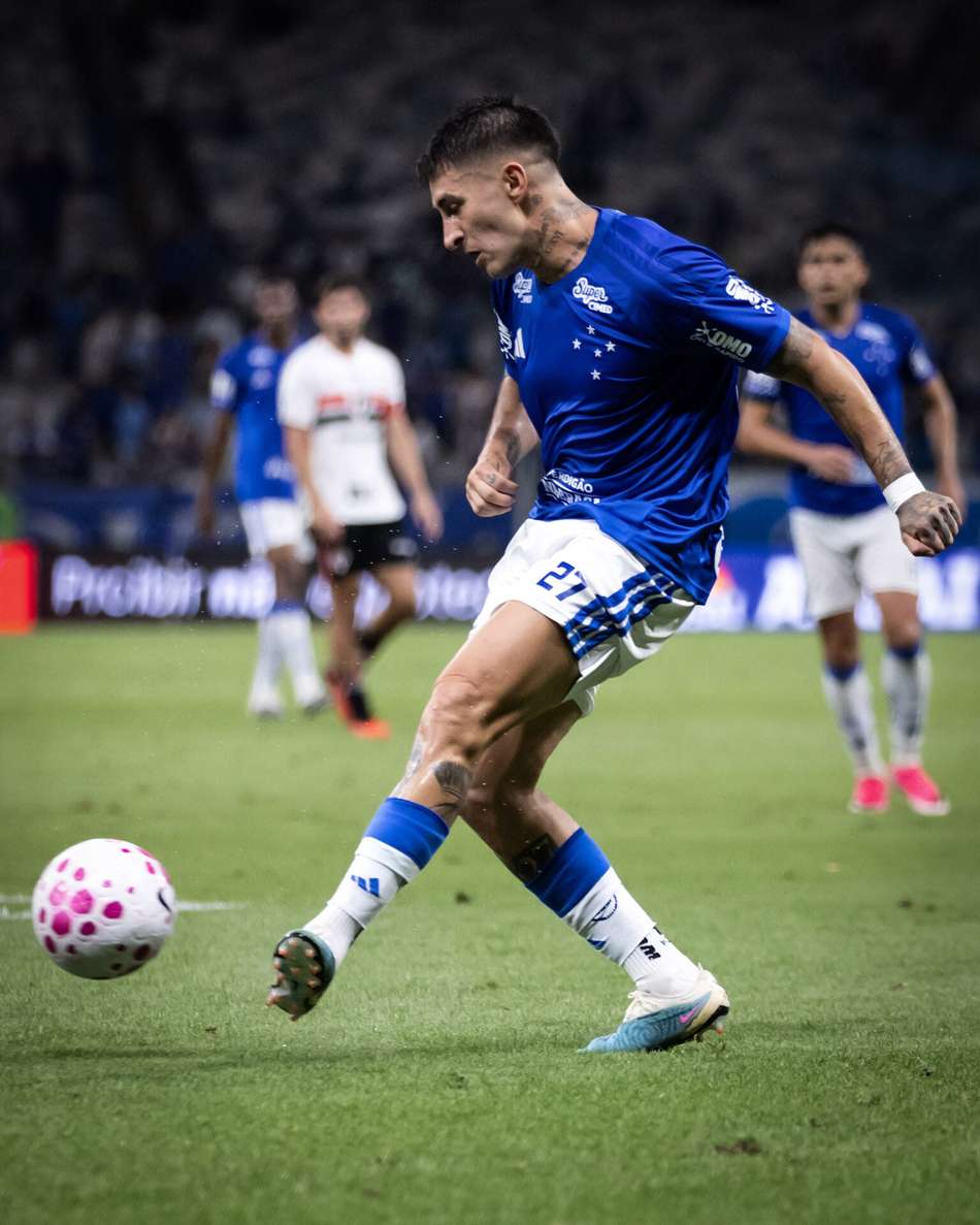 Rojas está entre os pendurados do Cruzeiro