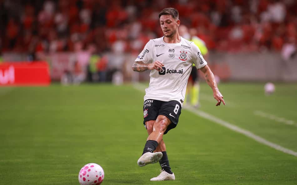 Garro em ação durante Internacional e Corinthians