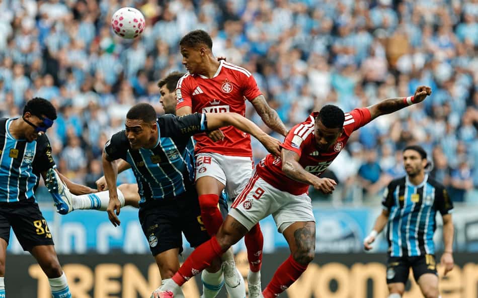 Vitinho abriu o placar em Grêmio e Internacional, pelo Campeonato Brasileiro