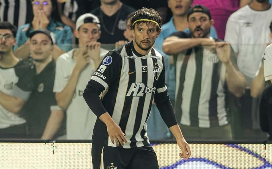 Gustavo Scarpa em Santos x Atlético (Foto: Pedro Souza / Atlético)