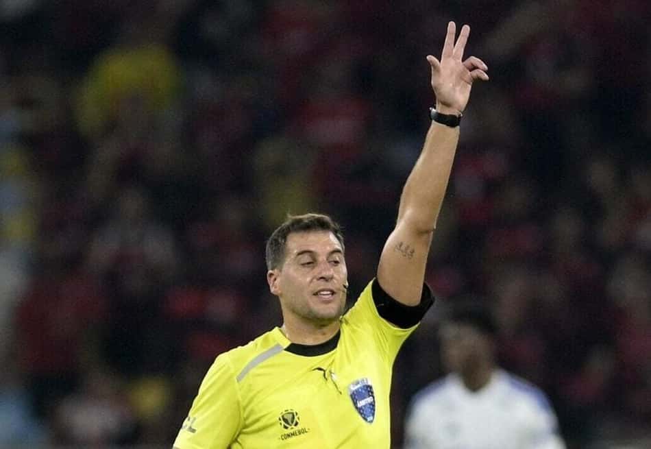 Gustavo Tejera no apito