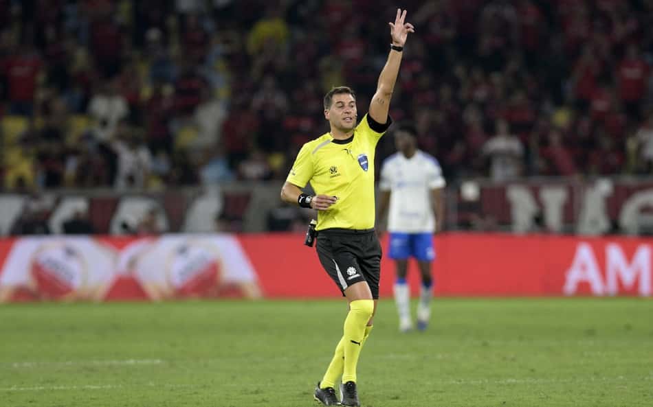 Gustavo Tejera no apito