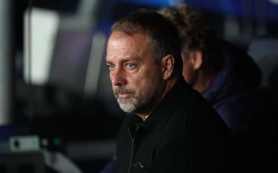 Hansi-Flick observa duelo entre Barcelona e Frankfurt, pela Champions League