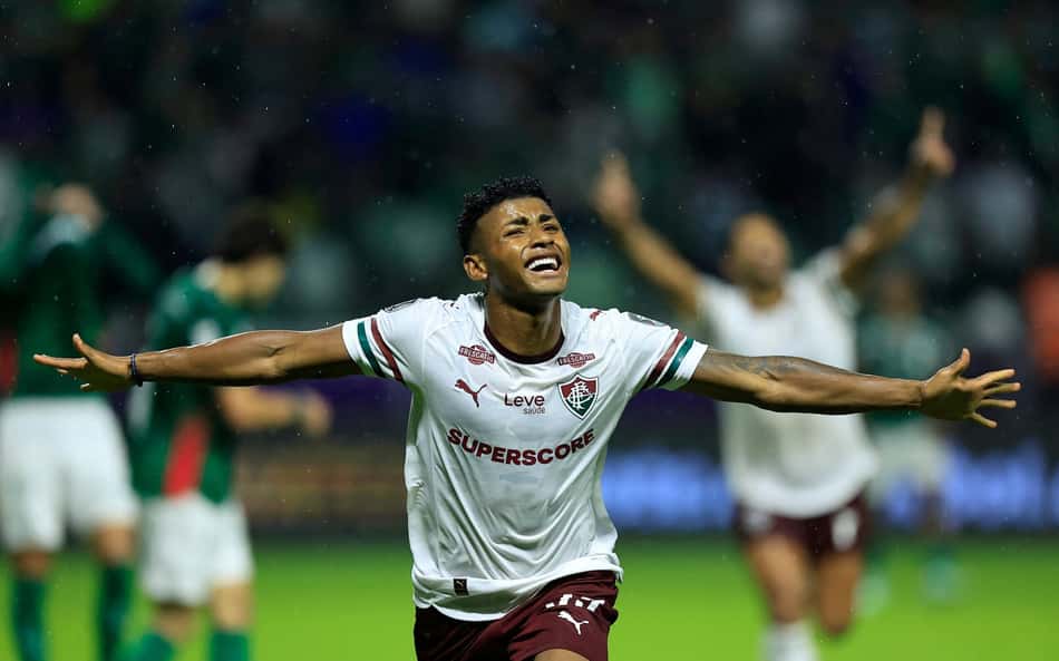 Hércules comemora o gol do Fluminense sobre o Palmeiras pela semifinal da Libertadores