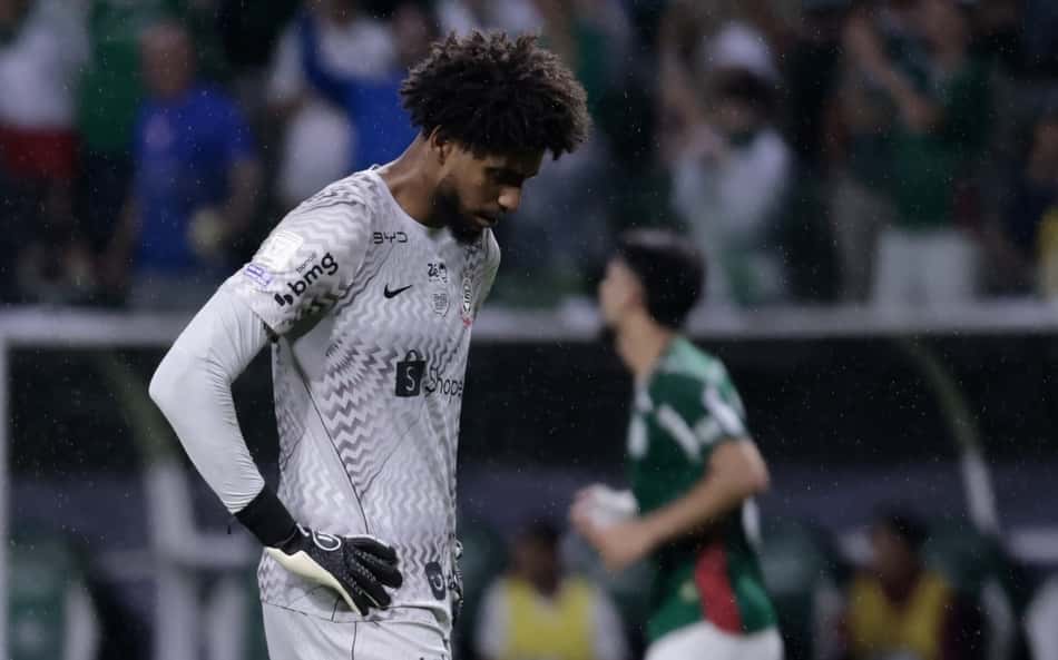 Hugo Souza pede perdão à torcida após goleada do Palmeiras: 'Doloroso'