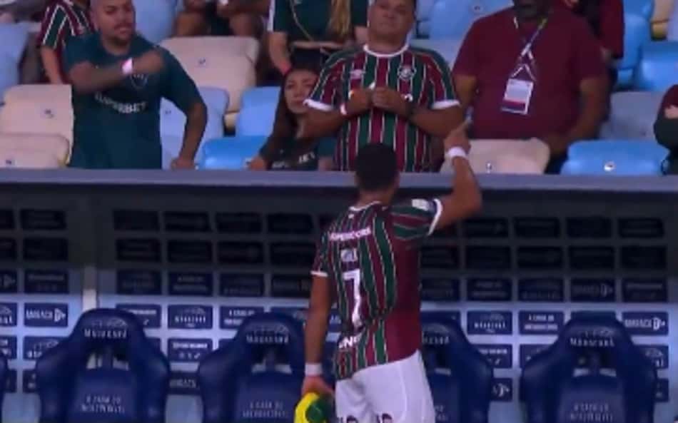 Hulk discutiu com torcedor em Fluminense x Internacional