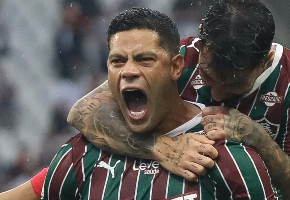 Hulk comemora gol contra o Corinthians