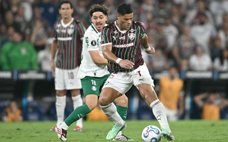 Hulk vs Mauricio em Fluminense 1 x 2 Palmeiras