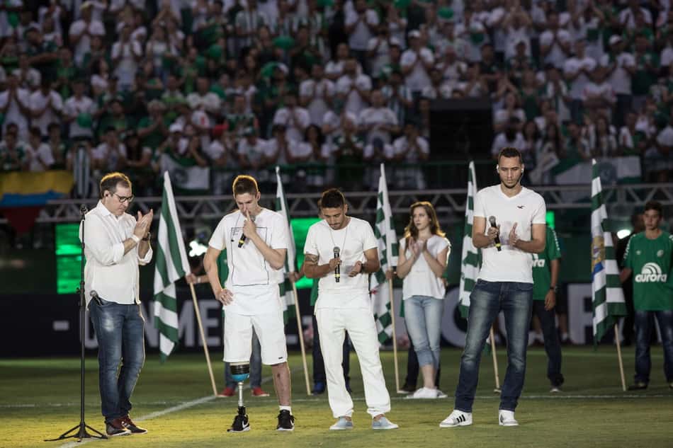 Jakson Follmann, Neto e Alan Ruschel em homenagem para a Chape